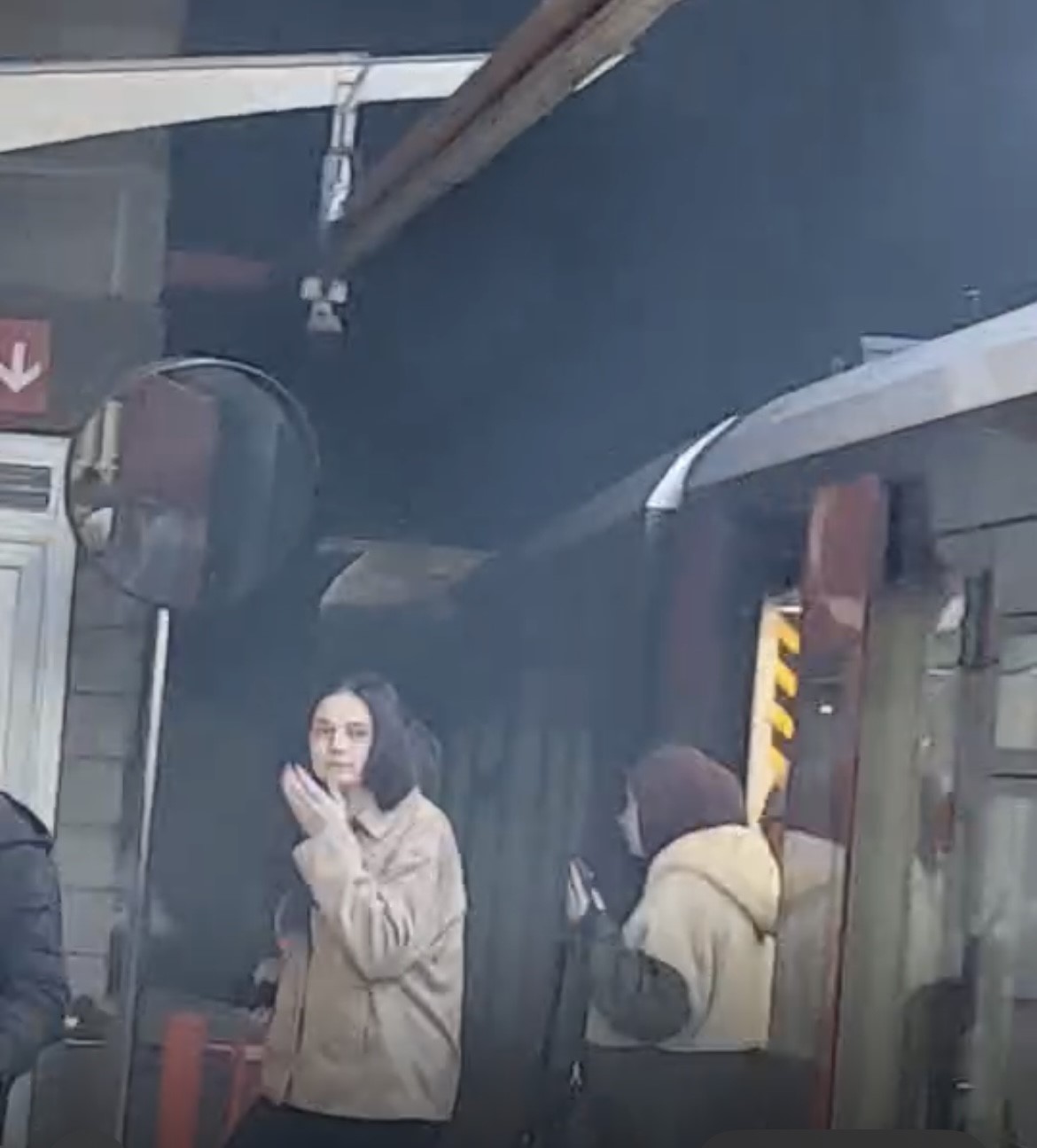 izmirde metro vagonu raydan cikti 5 gkrVr5w7