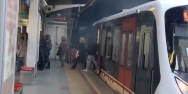 izmirde-metro-vagonu-raydan-cikti-PRHngiNC.jpg