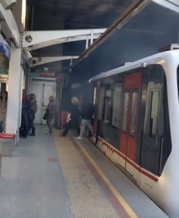 izmirde-metro-vagonu-raydan-cikti-PRHngiNC.jpg