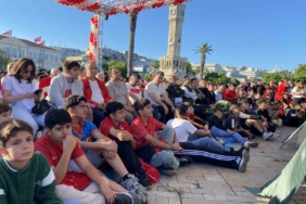 izmirde-milli-heyecan-meydanlara-tasti-dev-ekranda-dunya-kupasi-coskusu-LS8ApfAS.jpg
