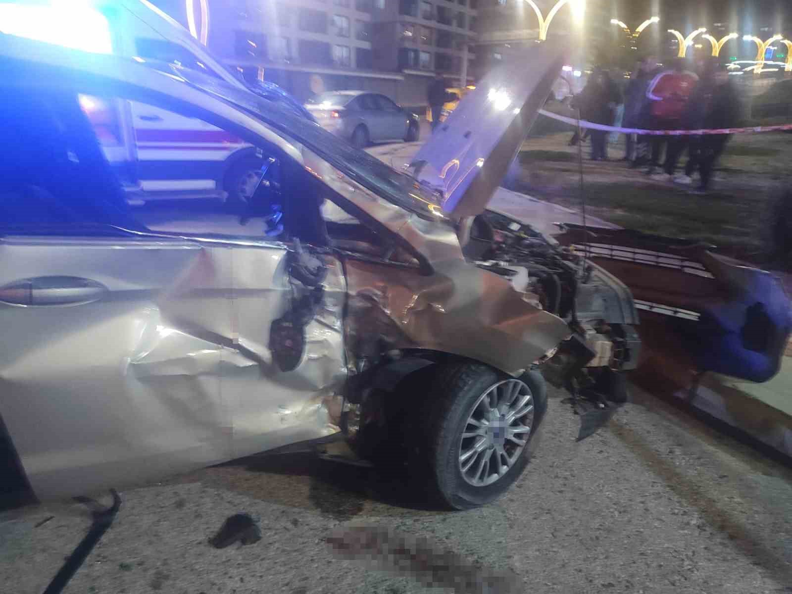 izmirde motosiklet ile otomobil carpisti 1 olu 2 yarali 1 dk5lXRY4