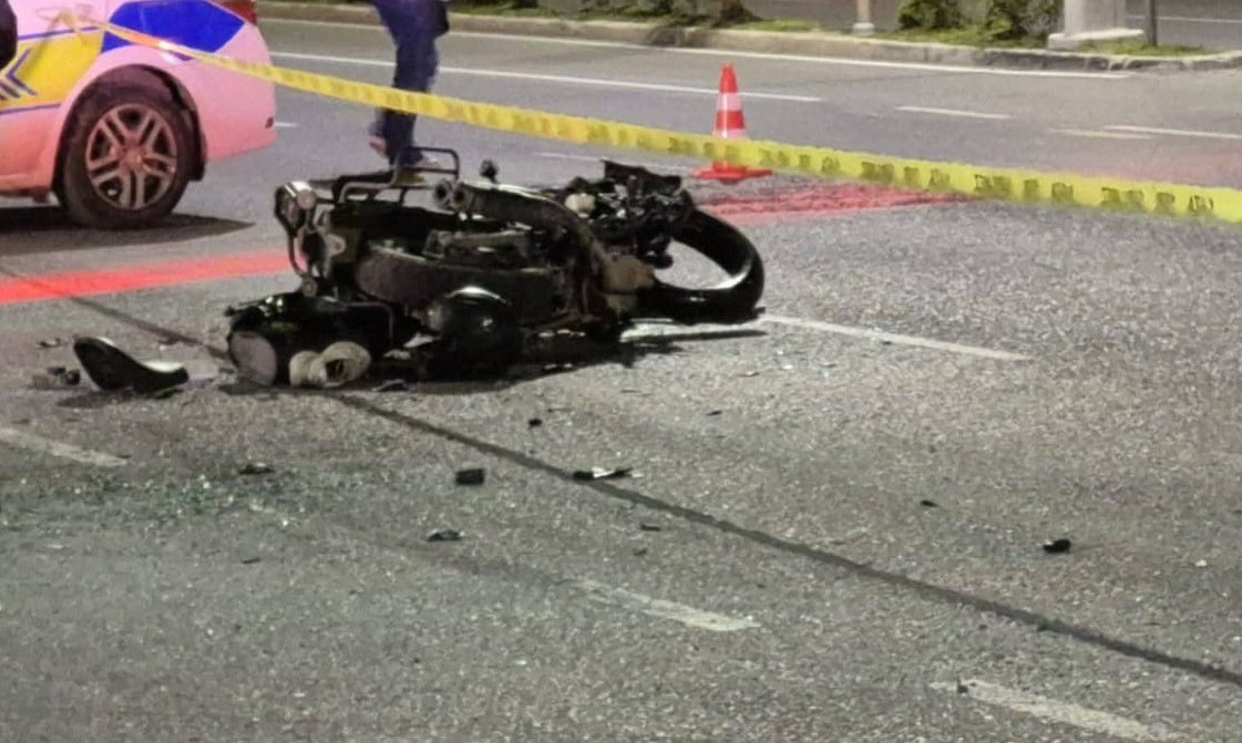 izmirde motosiklet ile otomobil carpisti 1 olu 2 yarali 3 mB2Pd3wn