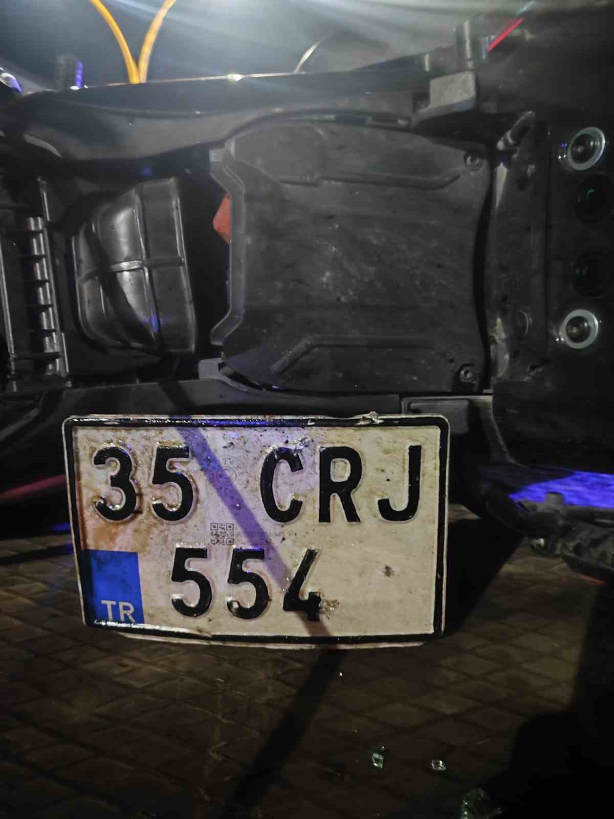 izmirde motosiklet ile otomobil carpisti 1 olu 2 yarali 9 O2WyCUVe