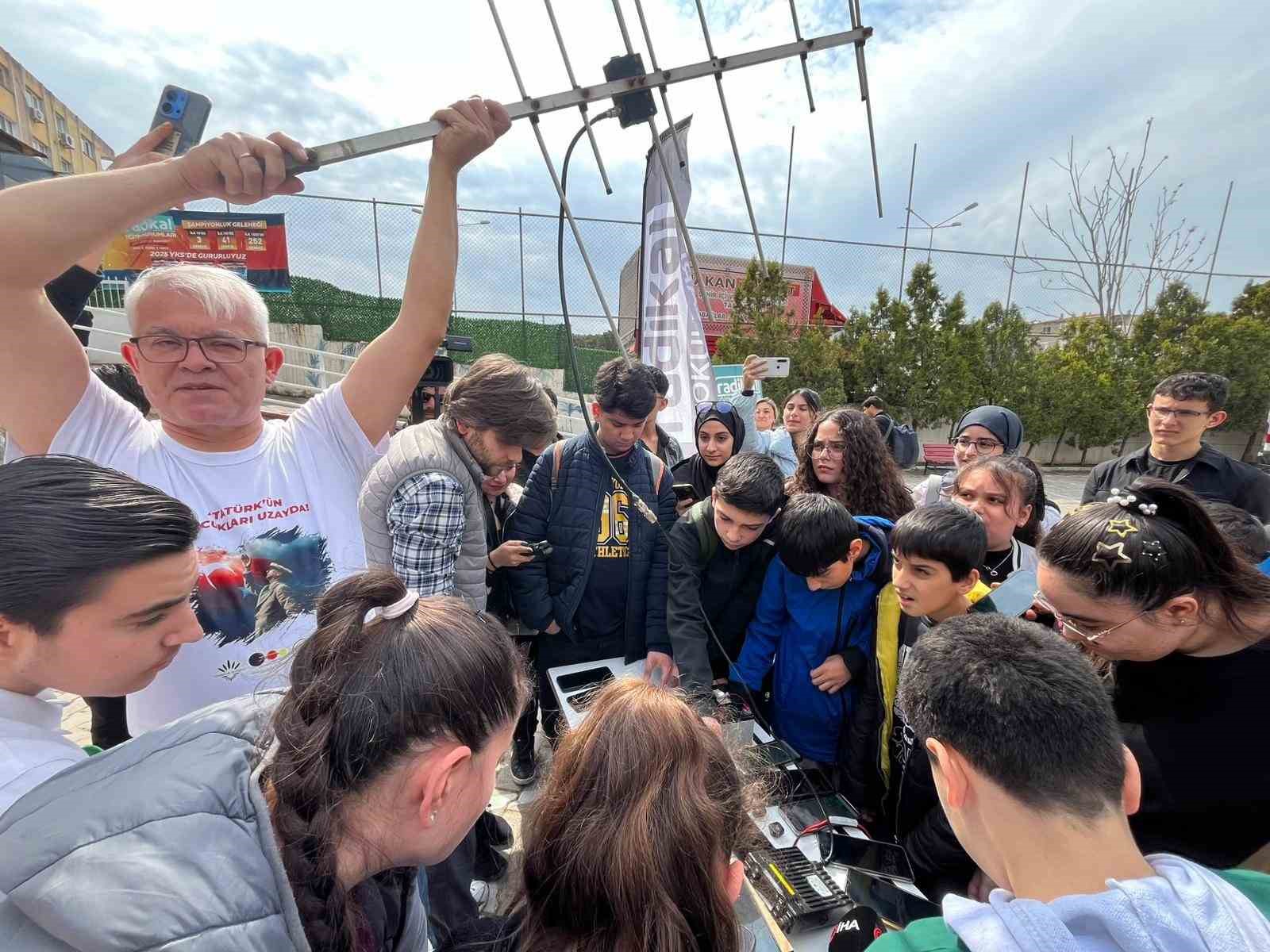 izmirde ogrenciler uluslararasi uzay istasyonu ile telsiz baglantisi kurdu 2