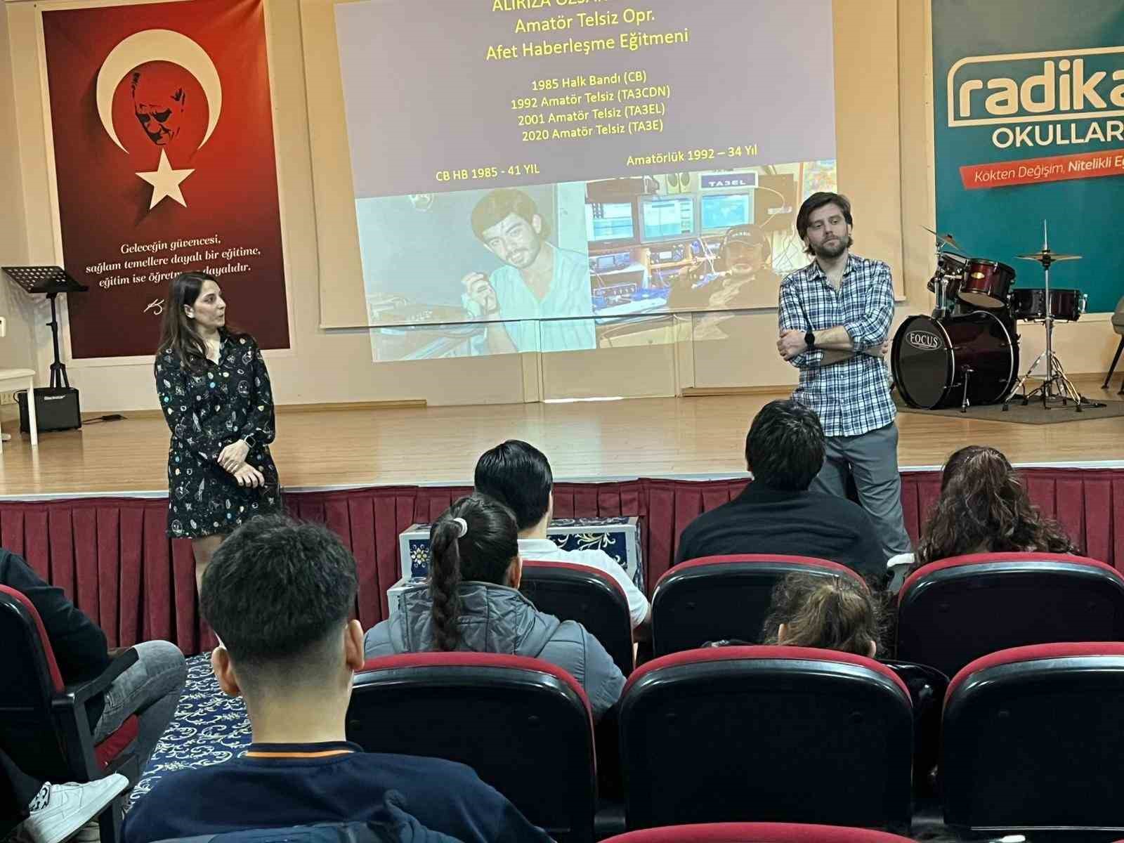 izmirde ogrenciler uluslararasi uzay istasyonu ile telsiz baglantisi kurdu 4 RR1LLaZD