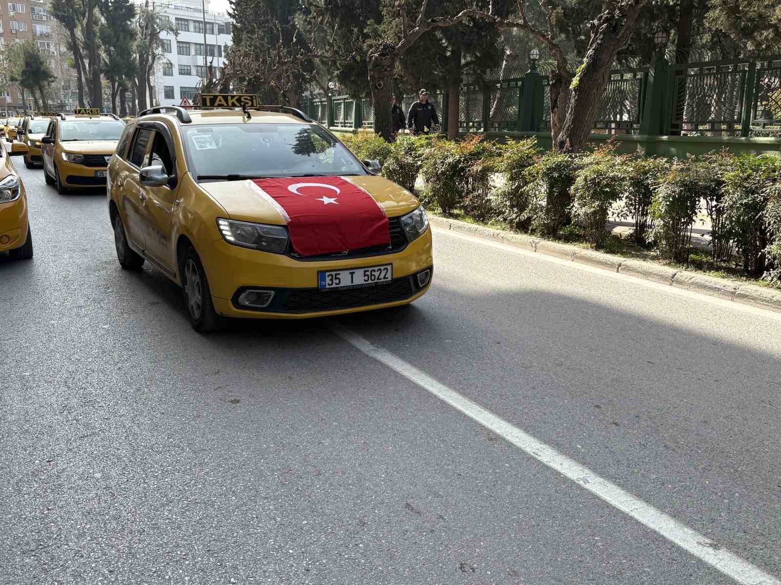 İzmir’de öldürülen taksici için meslektaşlarından araçlı konvoy 5 izmirde oldurulen taksici icin meslektaslarindan aracli konvoy 1 KC38WMnq