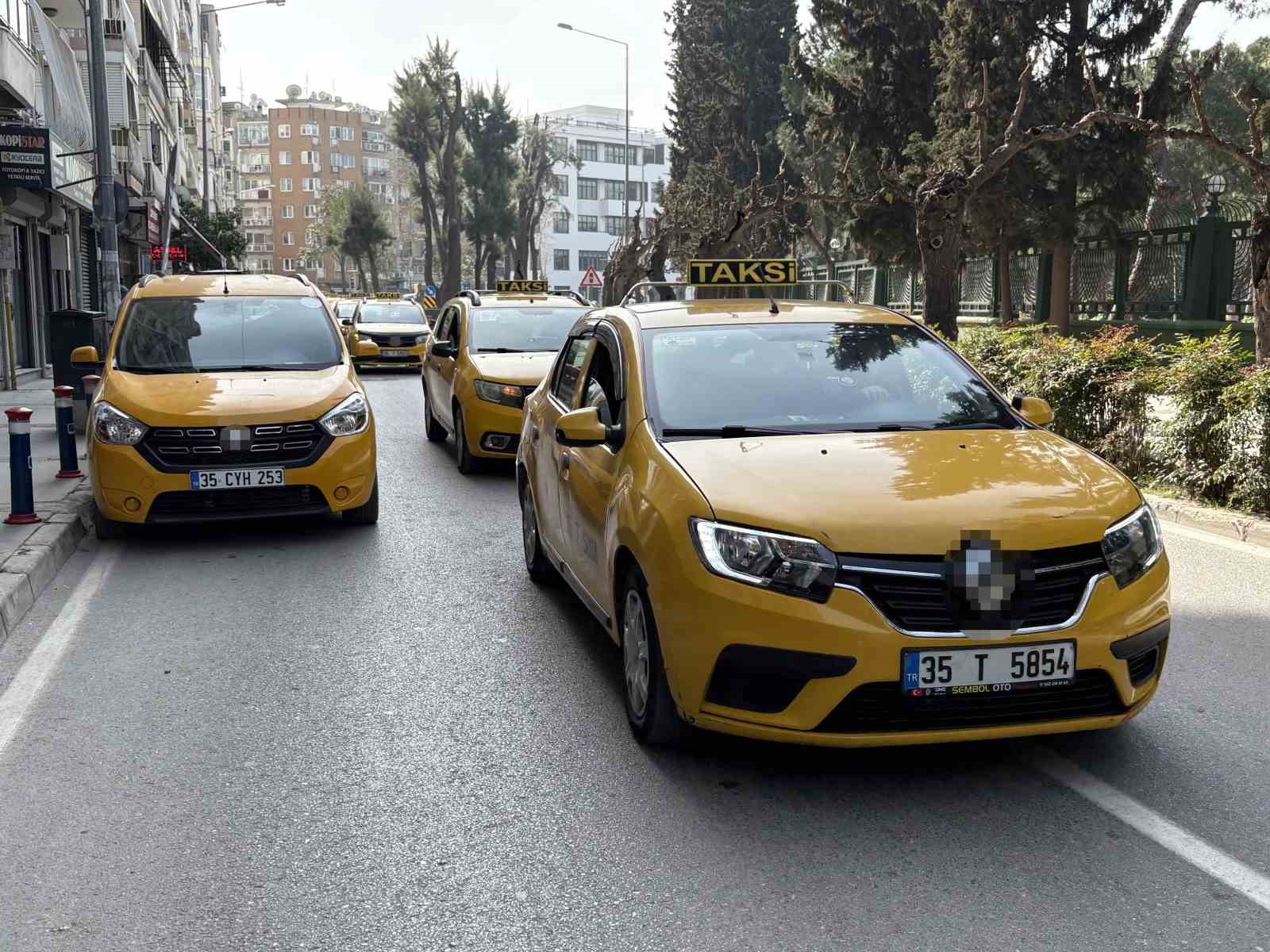 İzmir’de öldürülen taksici için meslektaşlarından araçlı konvoy 6 izmirde oldurulen taksici icin meslektaslarindan aracli konvoy 2 EK6N7rM1