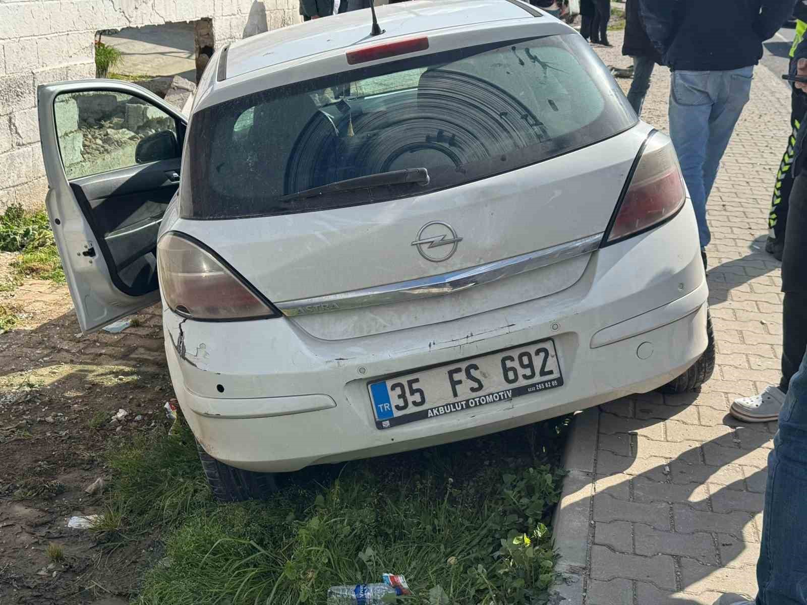 izmirde olumlu kaza sonrasi vatandaslar kara yolunu trafige kapatti 1 IibyRQQt