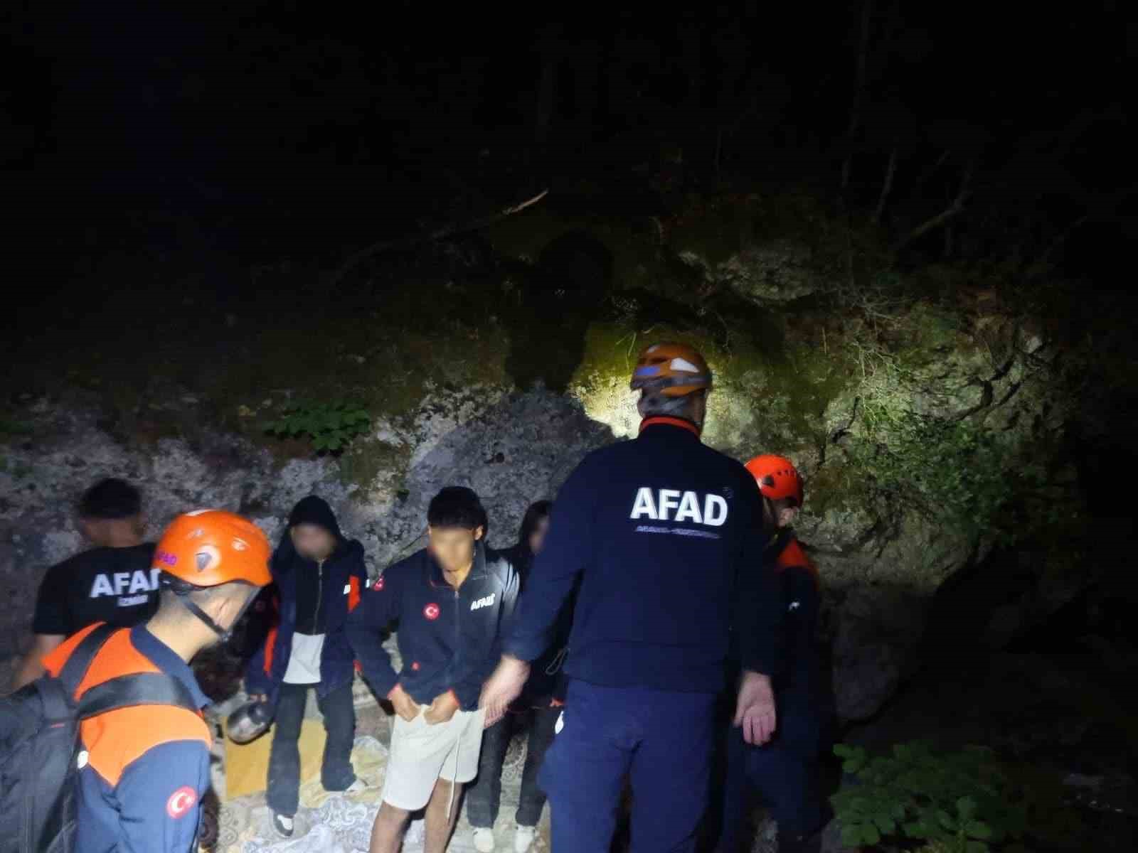 İzmir’de ormanlık alanda kaybolan 4 genç sağ salim bulundu 5 izmirde ormanlik alanda kaybolan 4 genc sag salim bulundu 1 Nra6PCca