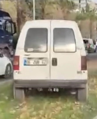 izmirde-orta-refuju-kullanan-surucuye-ceza-yagdi-VrU5yZBv.jpg