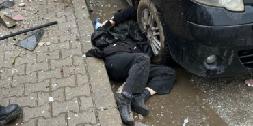 izmirde-otomobil-apartmanin-bahcesine-uctu-1i-agir-6-yarali-kJPRnIKw.jpg