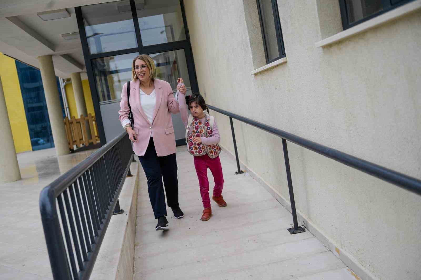 izmirde ozel cocuk anneleri mutlu 7 ntYH3dcg