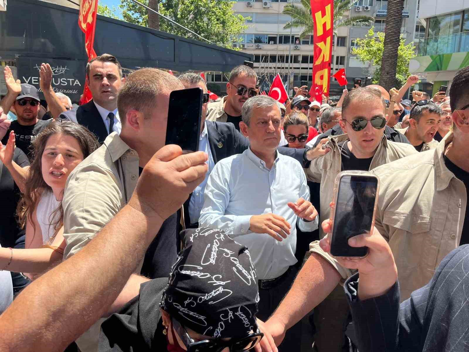 izmirde ozgur ozel mitingine polis mudahalesi 1 AD4a6ijq