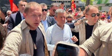 izmirde-ozgur-ozel-mitingine-polis-mudahalesi-V4pw1Yzz.jpg