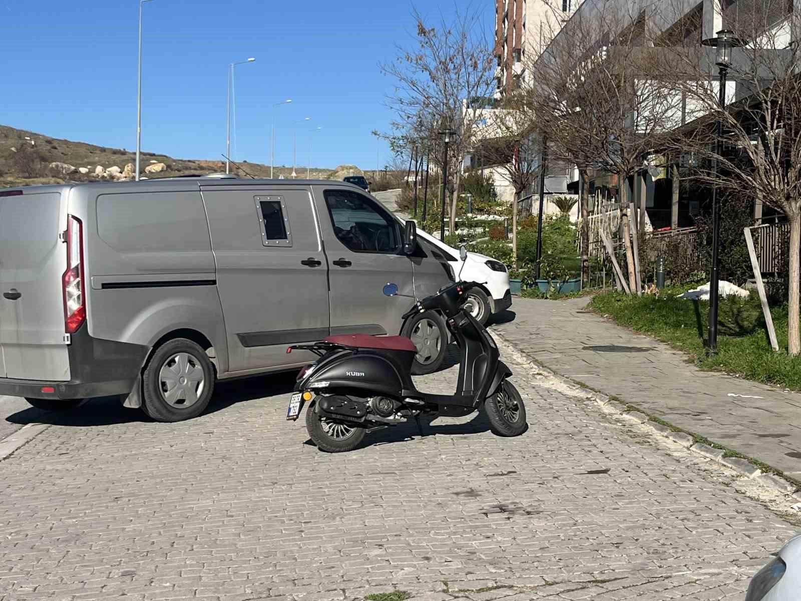 izmirde para nakil aracini soyan cete cokertildi 9 supheli tutuklandi 0 eOCNC94N