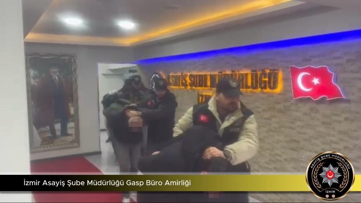 izmirde para nakil aracini soyan cete cokertildi 9 supheli tutuklandi 6