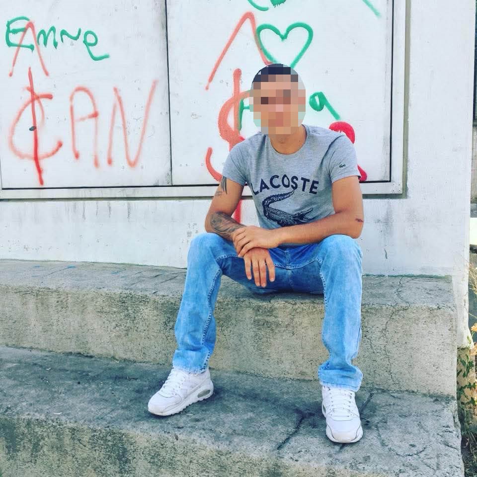 izmirde parkta 2 yasindaki cocuga bicakla saldiran supheli tutuklandi 2