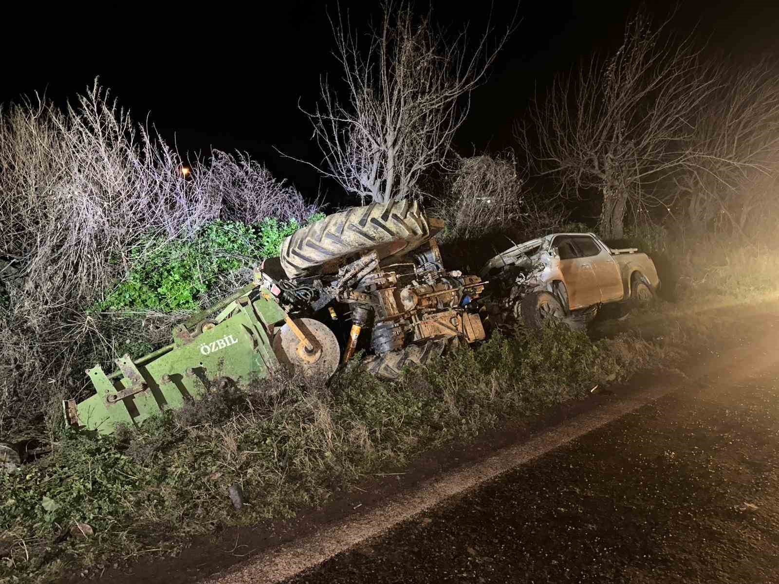 izmirde pikap traktore arkadan carpti 2 yarali 0 AjYeV6Tw