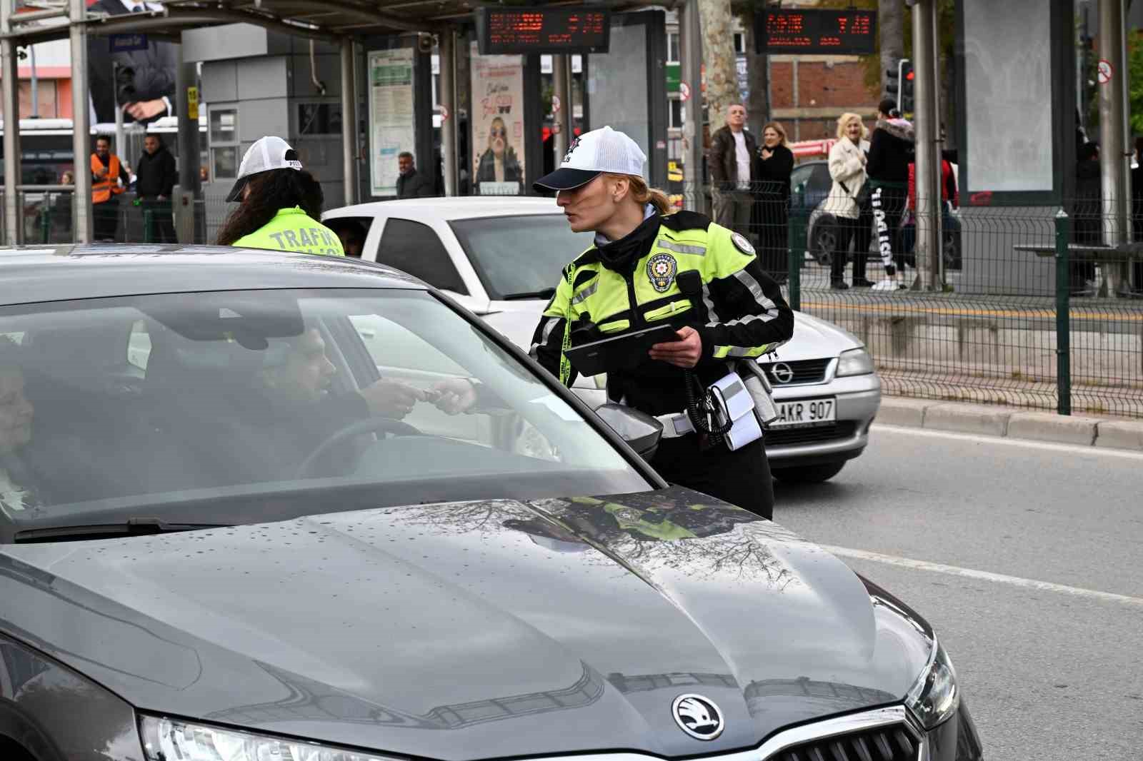 izmirde polis ekiplerinden bayram mesaisi 12 XrJGE1NJ