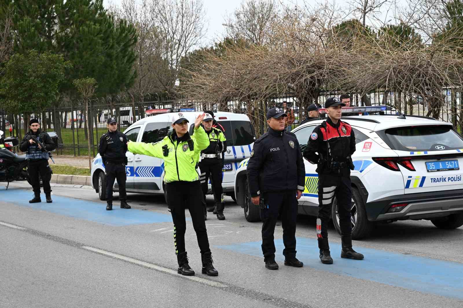 izmirde polis ekiplerinden bayram mesaisi 3 PJrXfXOJ