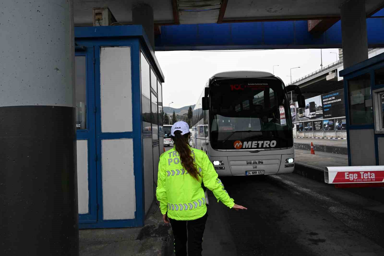 izmirde polis ekiplerinden bayram mesaisi 4 XDvdvqLR