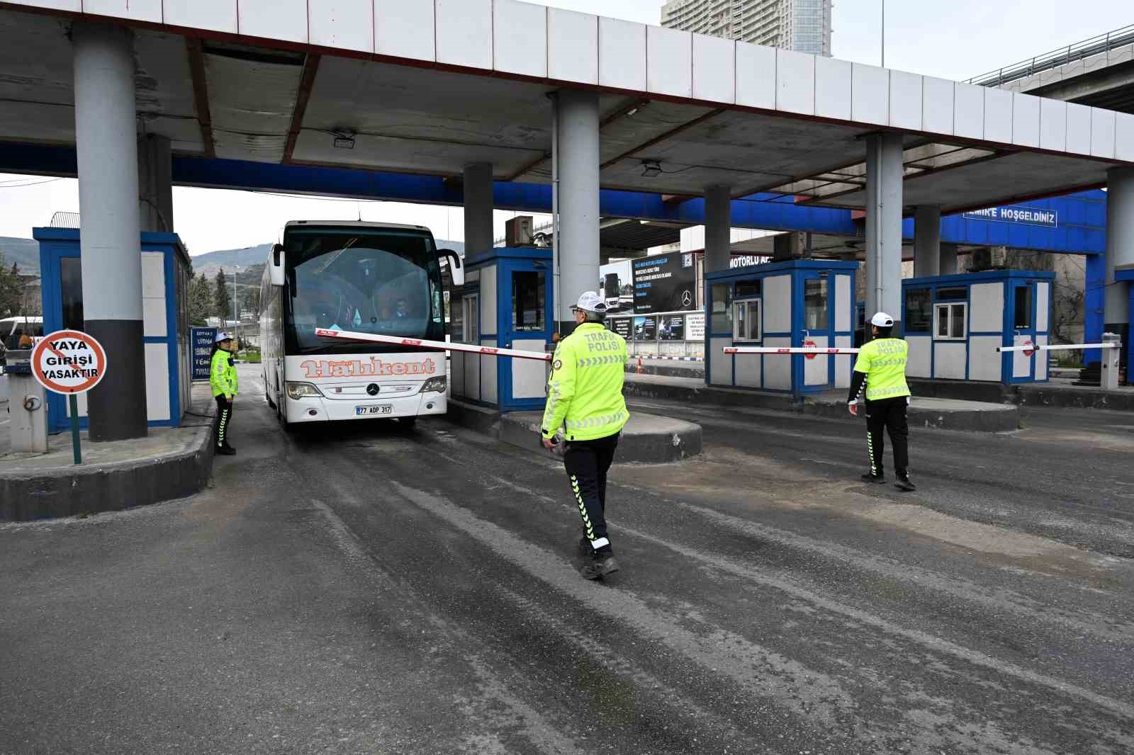 izmirde polis ekiplerinden bayram mesaisi 6 NyceIYXj