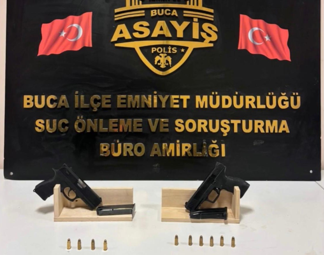 izmirde ruhsatsiz silah operasyonunda 4 supheli yakalandi 0