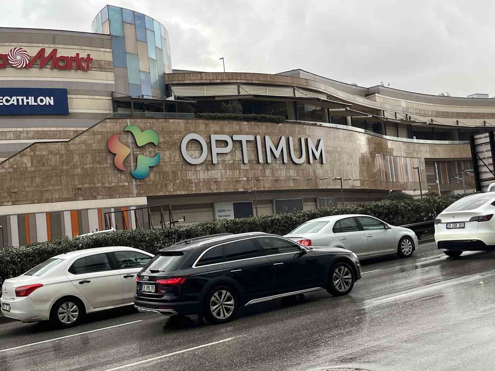 izmirde saganak etkili oldu yollar gole dondu trafik kilitlendi 2 h2v4smj1