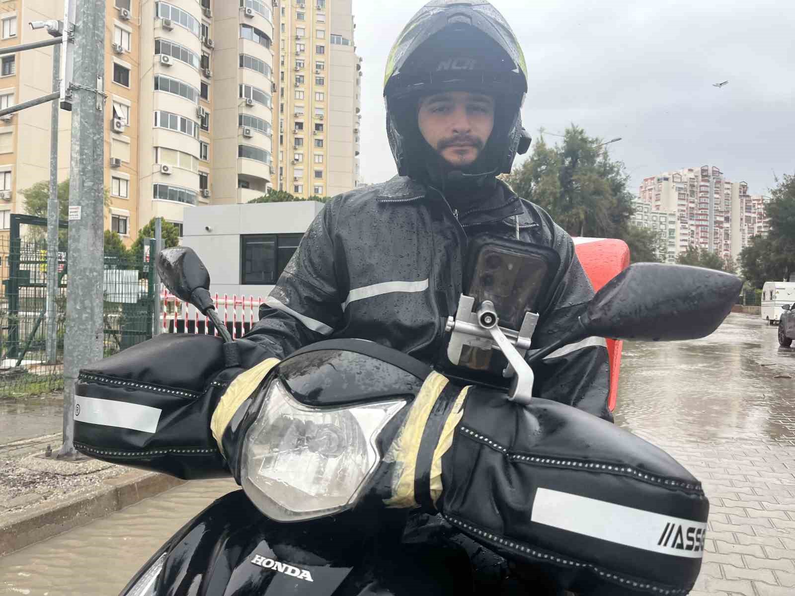 İzmir’de sağanak ve fırtına hayatı felç etti, yollar göle döndü 7 izmirde saganak ve firtina hayati felc etti yollar gole dondu 3 HFPfpZA8