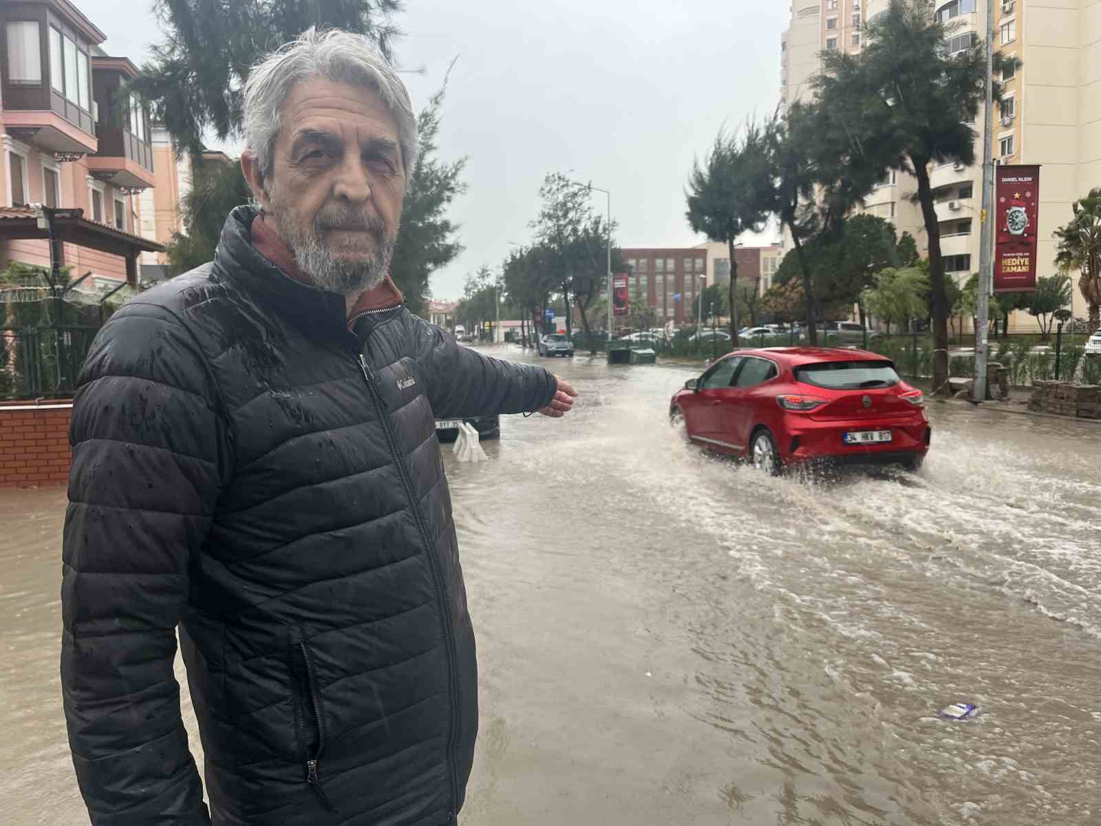 İzmir’de sağanak ve fırtına hayatı felç etti, yollar göle döndü 8 izmirde saganak ve firtina hayati felc etti yollar gole dondu 4 cKcBkcQD