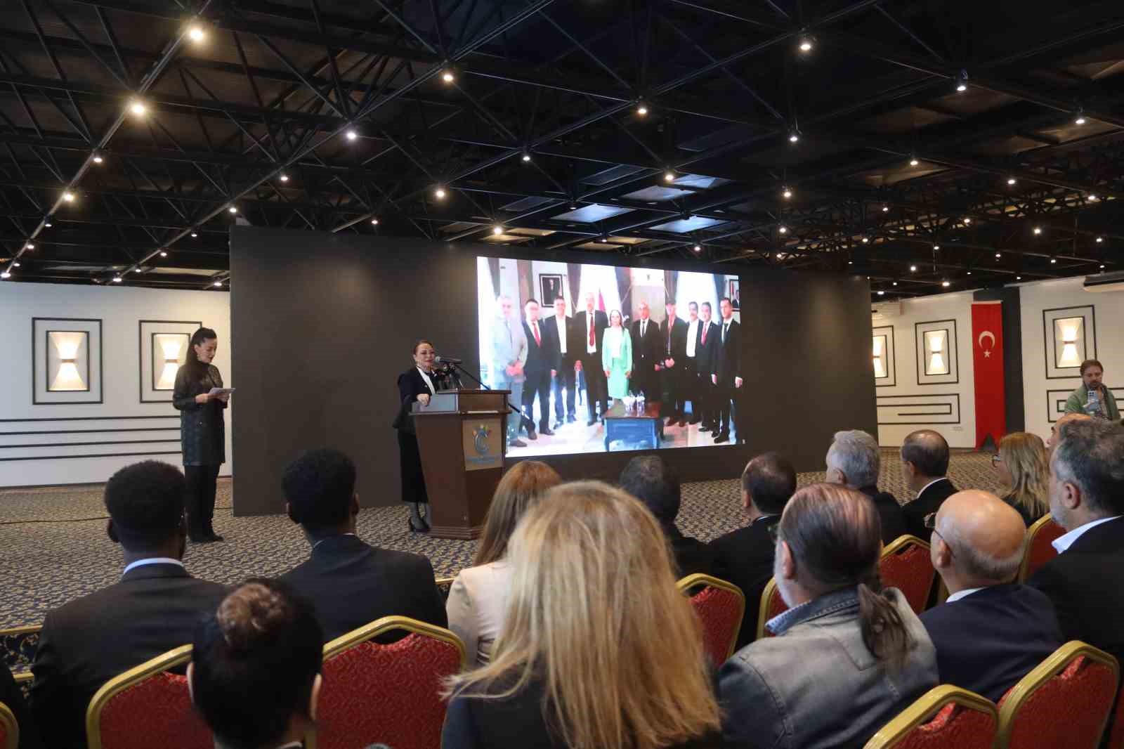izmirde saglik diplomasisi ve inovasyon zirvesi 3 tfARmerE