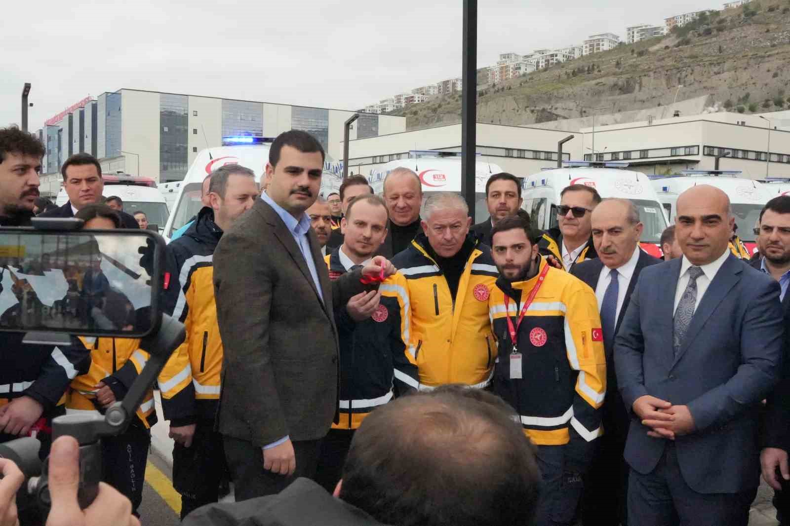 izmirde saglik filosuna 45 yeni ambulans 12 2pceK18g