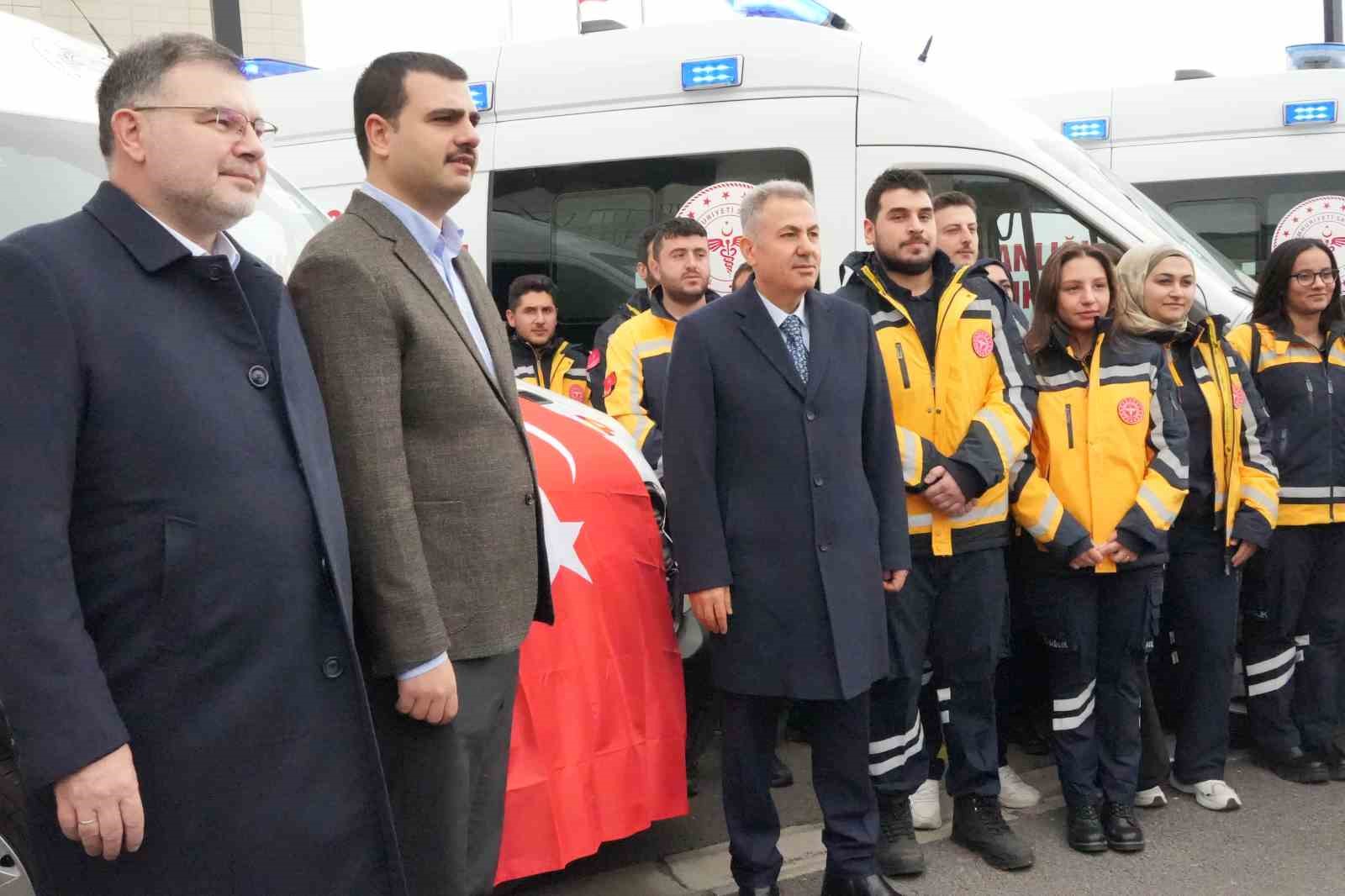 izmirde saglik filosuna 45 yeni ambulans 13
