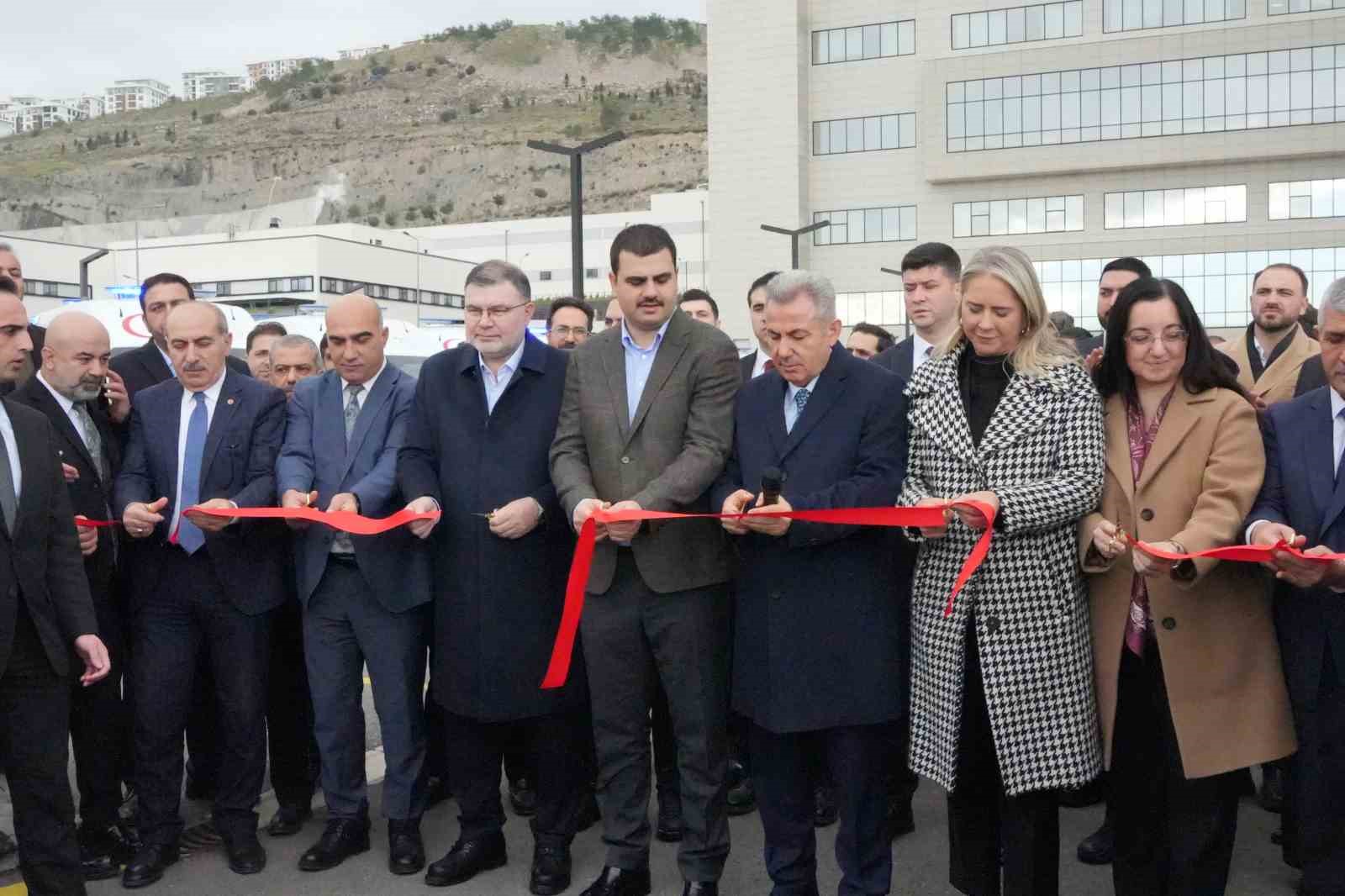 izmirde saglik filosuna 45 yeni ambulans 2 utz4Lu4q