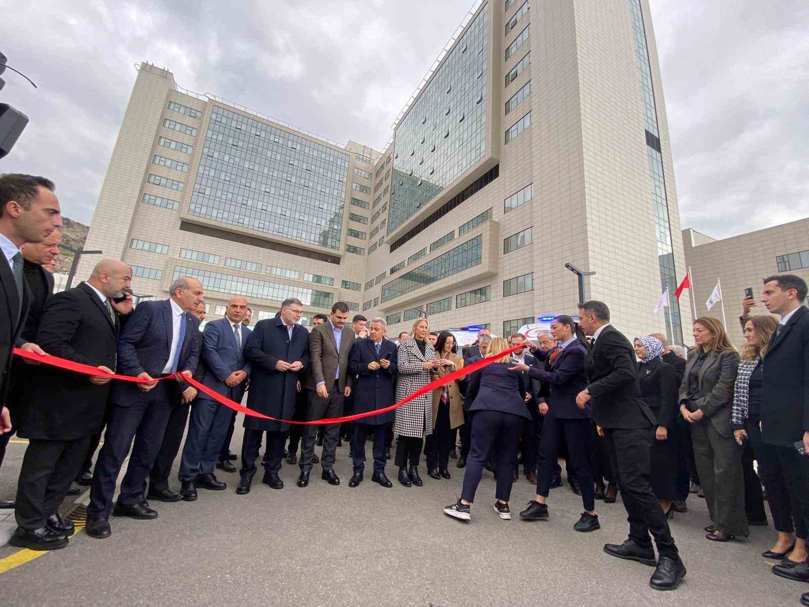 izmirde saglik filosuna 45 yeni ambulans 3 vNfQ8WRv