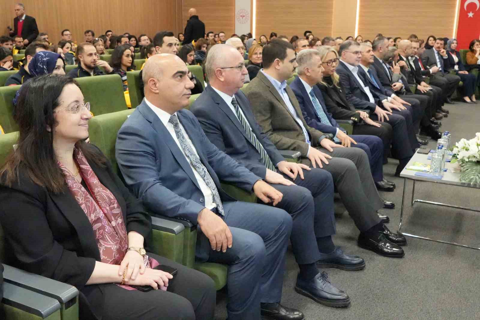 izmirde saglik filosuna 45 yeni ambulans 4 6cTDYNjA