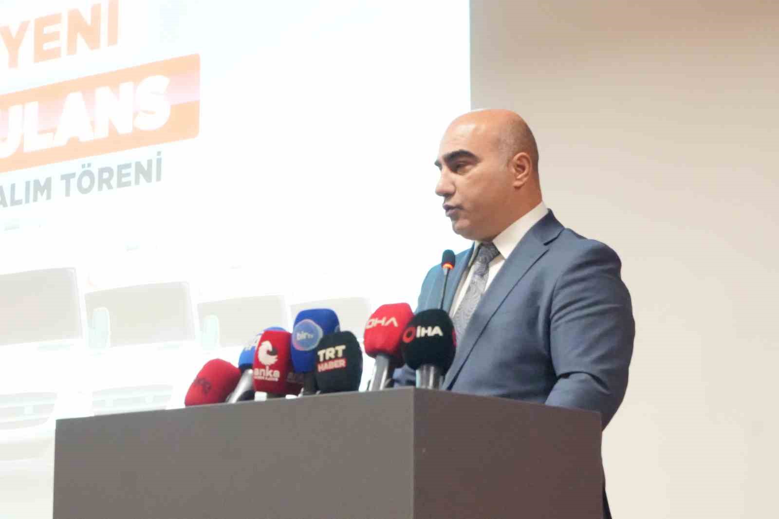 izmirde saglik filosuna 45 yeni ambulans 6 JGWUgSan