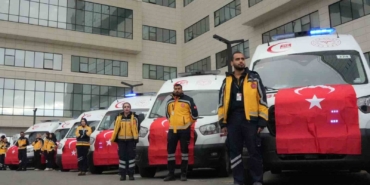 izmirde-saglik-filosuna-45-yeni-ambulans-VZr22v52.jpg