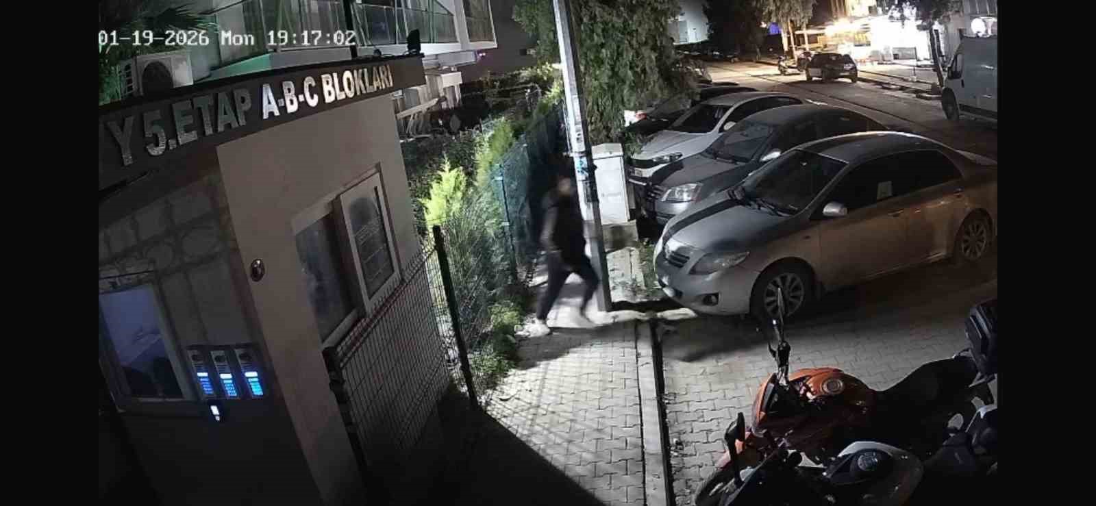 izmirde saplantili eski sevgili cinayeti adresini degistirdi yine kurtulamadi 1 p1I9UPQc