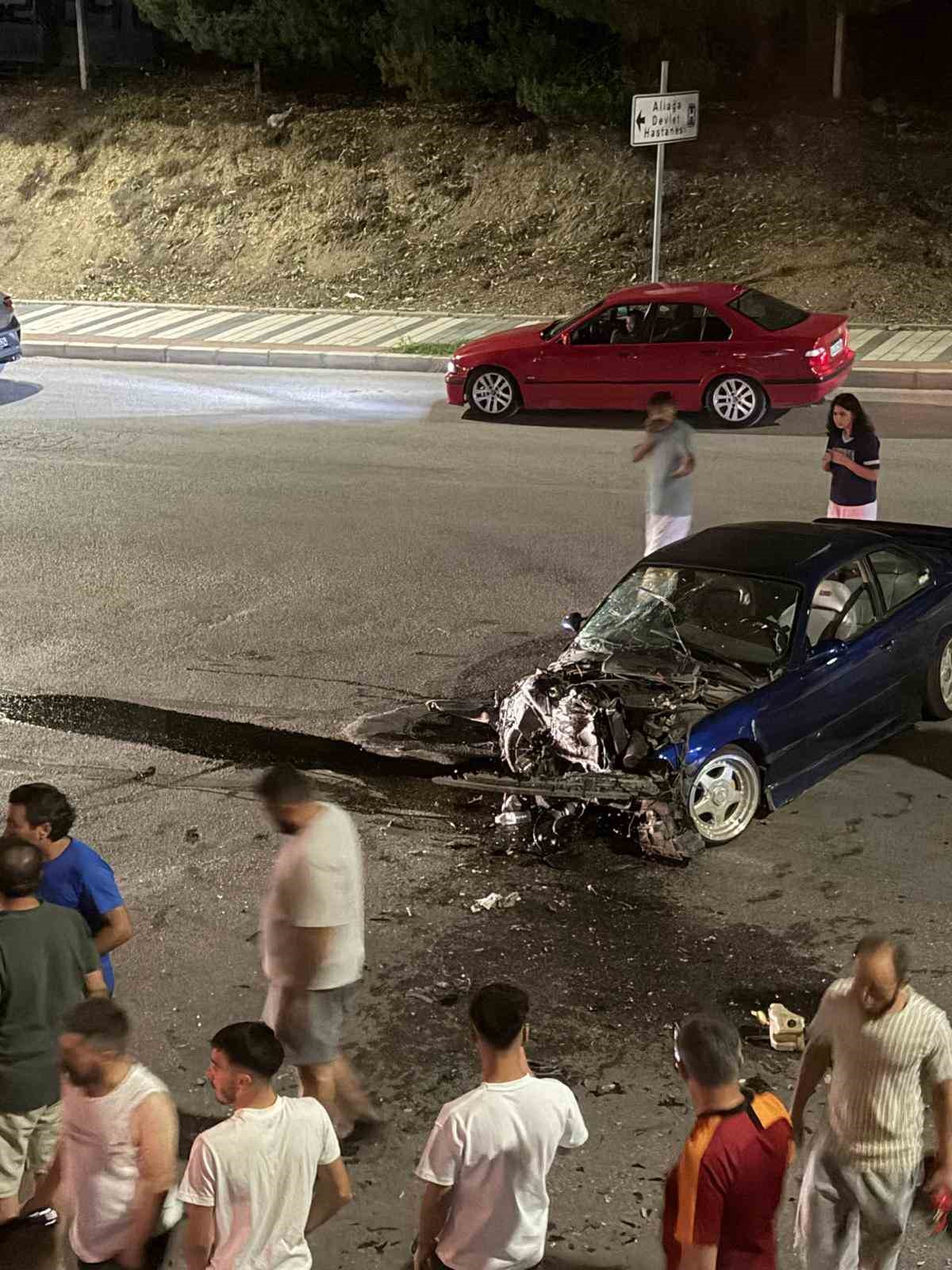 İzmir’de servis otobüsü ile otomobil çarpıştı: 4 yaralı 9 izmirde servis otobusu ile otomobil carpisti 4 yarali 5 cOSqe3fd
