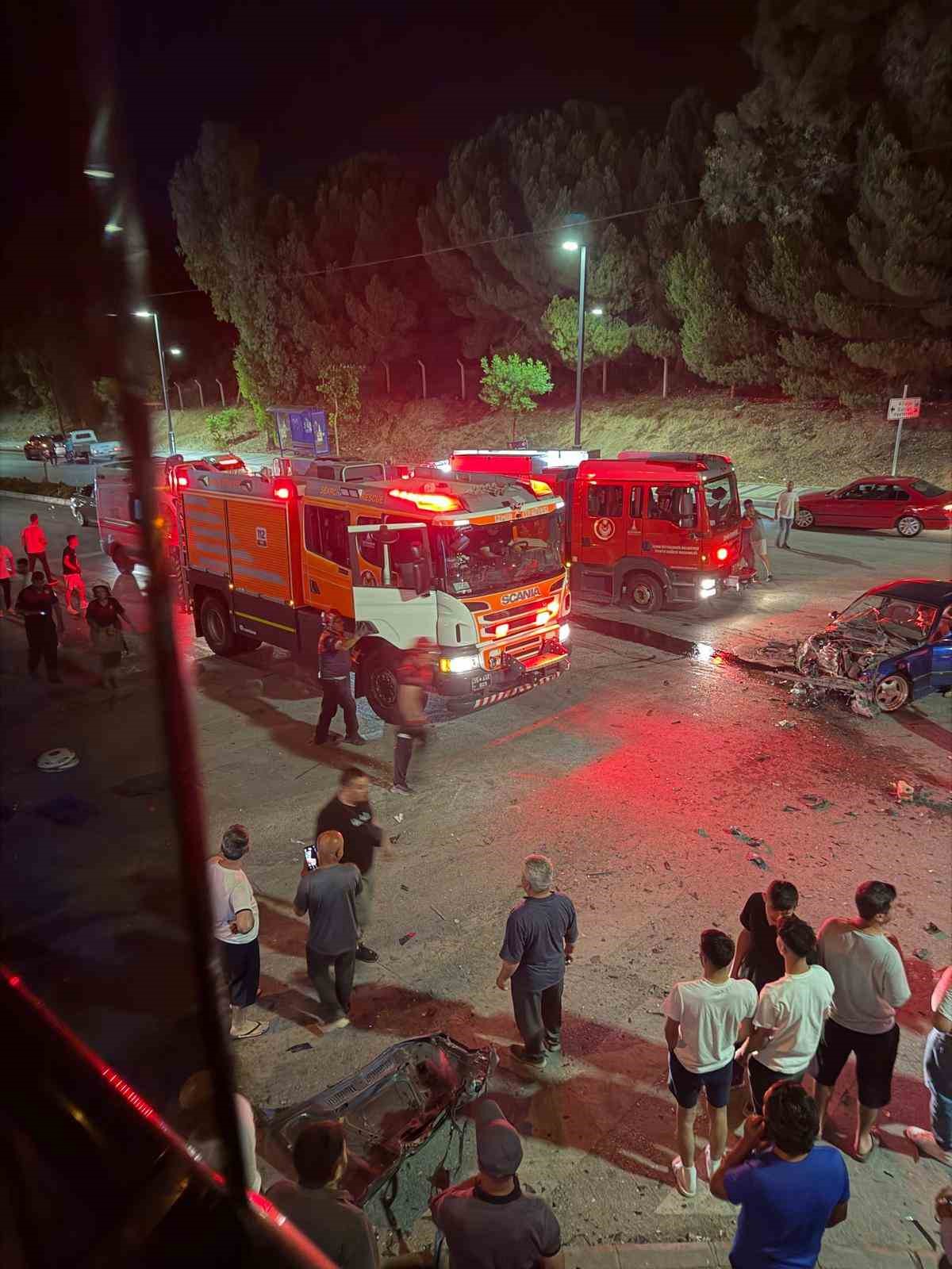 İzmir’de servis otobüsü ile otomobil çarpıştı: 4 yaralı 10 izmirde servis otobusu ile otomobil carpisti 4 yarali 6 3rzdpsDe