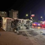izmirde-servis-otobusu-ile-otomobil-carpisti-4-yarali-dwUVX2WI.jpg