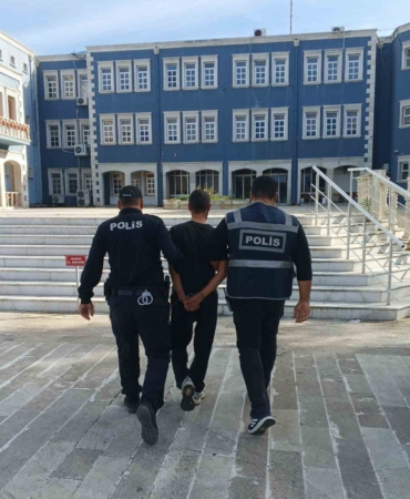 izmirde-silahli-gasp-zanlilari-yakalandi-1-kisi-tutuklandi-Bvbp5wO7.jpg
