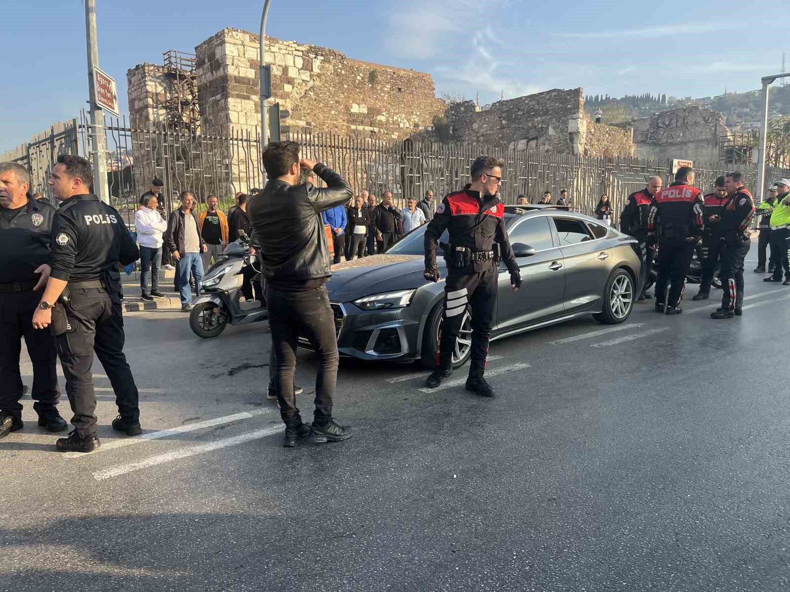 izmirde silahli saldiri 1 agir yarali 1 eJTyRyqb