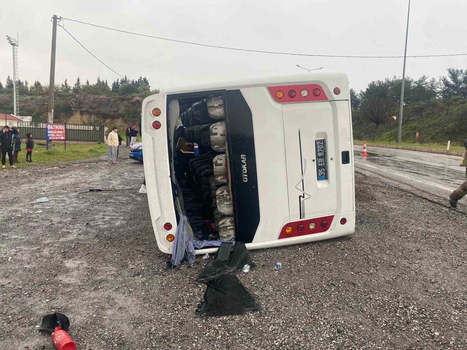 izmirde sporculari tasiyan otobus devrildi 4 yarali 2 yrsJ7Ubw