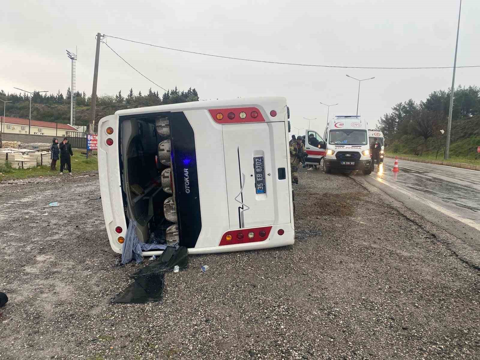 izmirde sporculari tasiyan otobus devrildi 4 yarali 3 wbalqJra