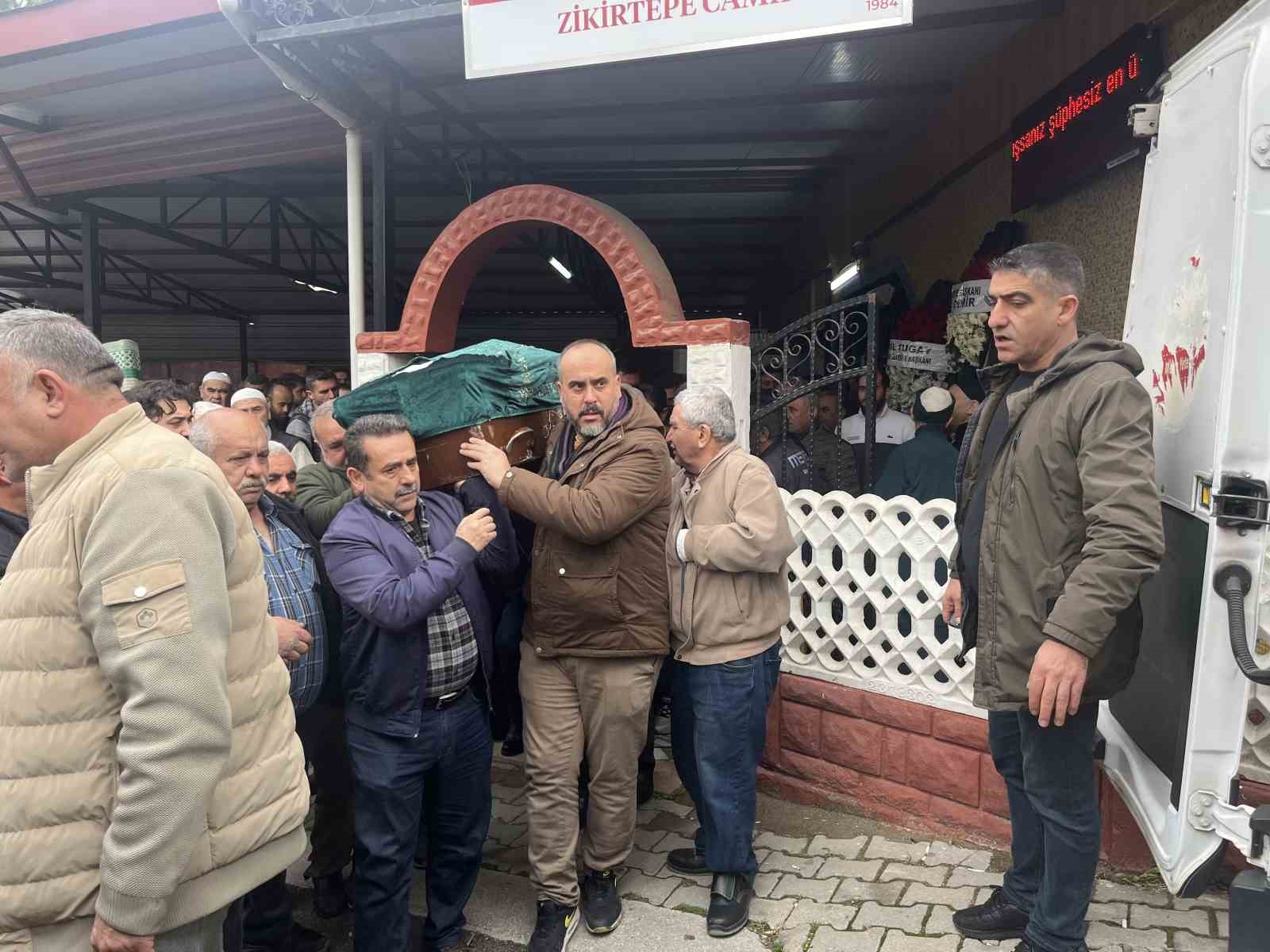 izmirde su dolu alt gecitte hayatini kaybeden surucu son yolculuguna ugurlandi 3 3i1s8qKE