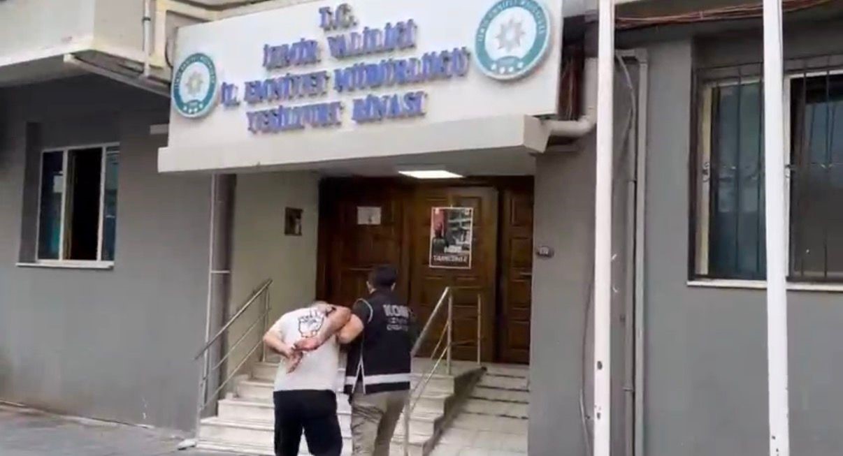 izmirde suc orgutlerine yonelik es zamanli operasyon 10 tutuklama 0 Yu8C2XXz