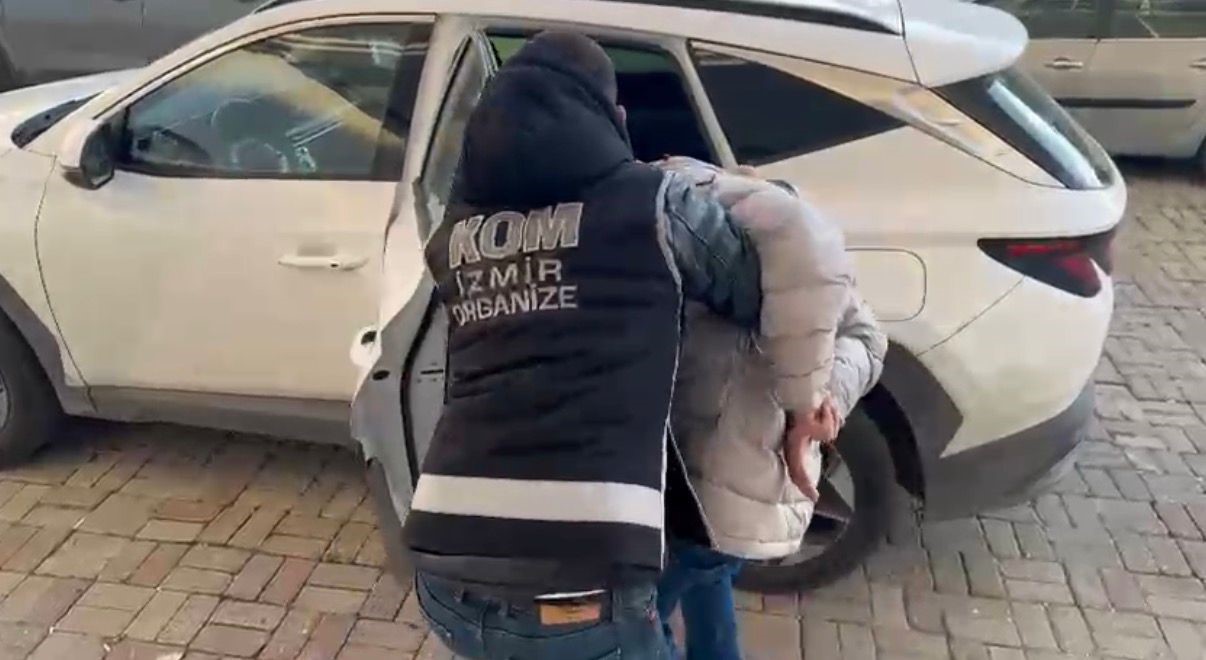 izmirde suc orgutlerine yonelik es zamanli operasyon 10 tutuklama 1 fMuOY3UG