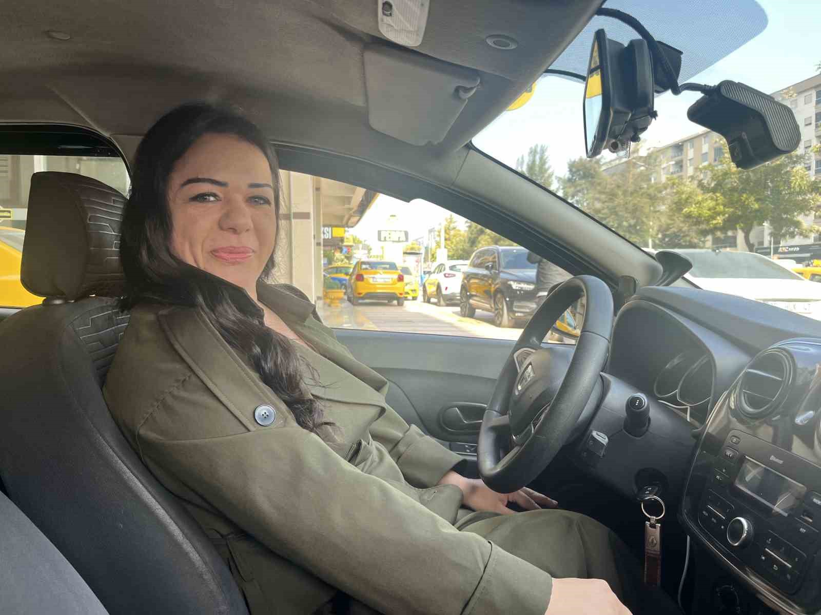 izmirde taksi direksiyonunda kadin gucu 3 Rdg2uOuL